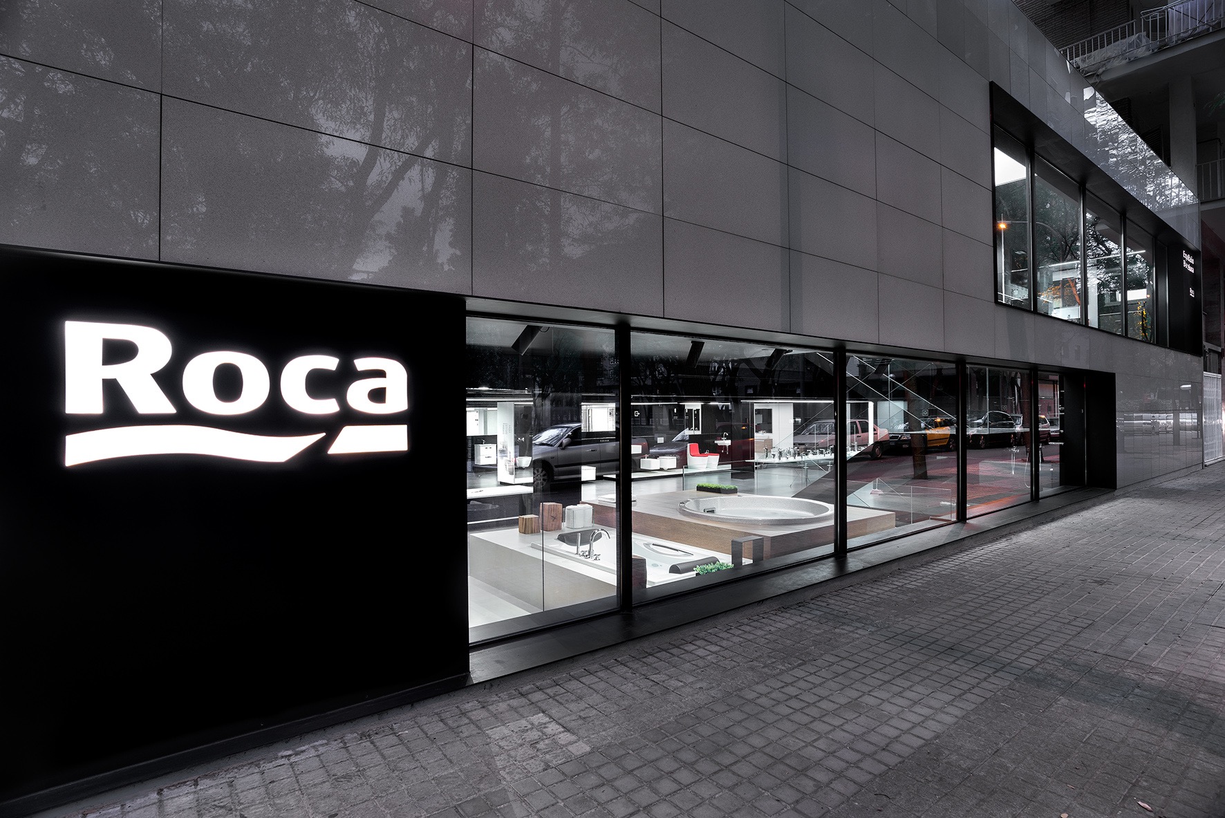 <p>Didelė "Roca" vonios kambario gaminių, grindų ir sienų plytelių ekspozicija, galima susitarti dėl asmeninio aptarnavimo. Atnaujiname darbo laiką ir laikomės sveikatos apsaugos rekomendacijų, kad užtikrintume saugią ir patikimą patirtį.</p> <p><iframe allowfullscreen="" height="450" loading="lazy" referrerpolicy="no-referrer-when-downgrade" src="https://www.google.com/maps/embed?pb=!4v1680299276797!6m8!1m7!1sCAoSLEFGMVFpcE1SeE0tdlBqc3RzbGhYSlVvcmlkQUpjWHlMTUpHeTRYN0lxNVhU!2m2!1d55.68485095708865!2d12.58806350219546!3f347.7194692902813!4f-1.7098066832517418!5f0.7820865974627469" style="border:0;" width="600"></iframe></p>2